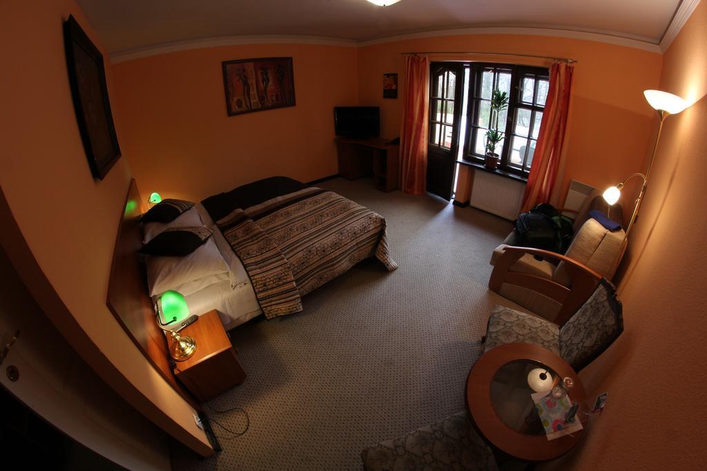 Pensjonat Rezydencja Parkowa Apartment Wroclaw Bagian luar foto